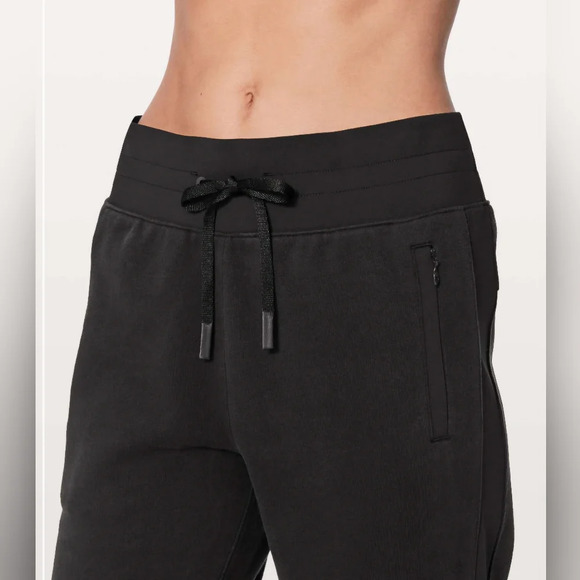 Lululemon | Get Going Joggers, Size 6 - Picture 4 of 13